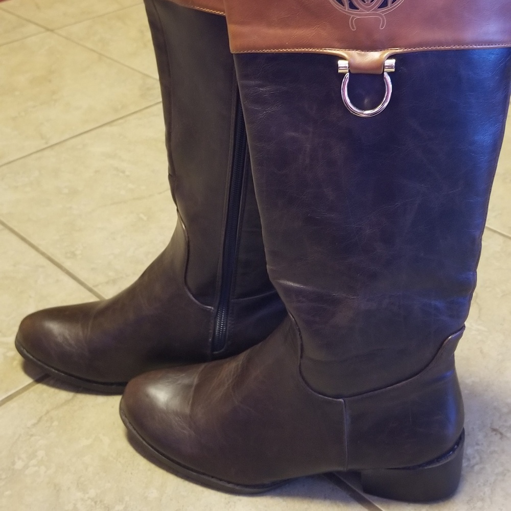 NWOT brown boots